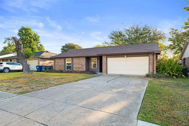 2742 E Pepperidge Drive, Lancaster, TX 75134