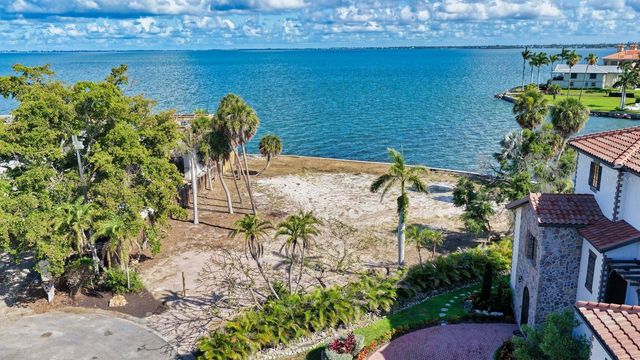 305 S SHORE DRIVE S, Sarasota, FL 34234