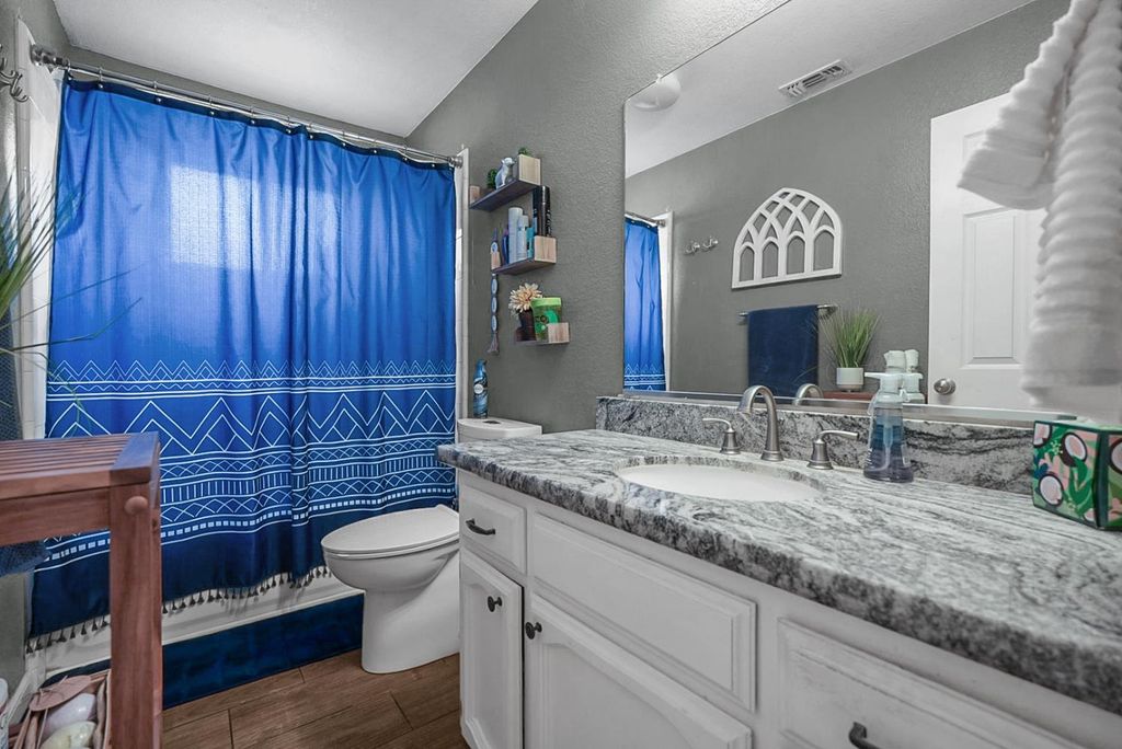 Image 10 of property listing at 24143 Road 15, Chowchilla, CA 93610