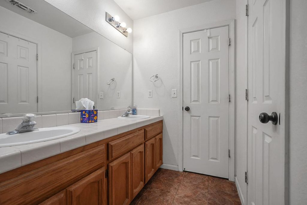 Image 15 of property listing at 24143 Road 15, Chowchilla, CA 93610