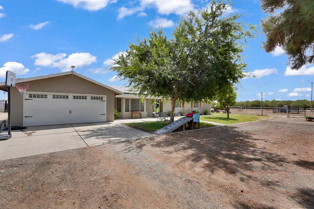 Image 2 of property listing at 24143 Road 15, Chowchilla, CA 93610