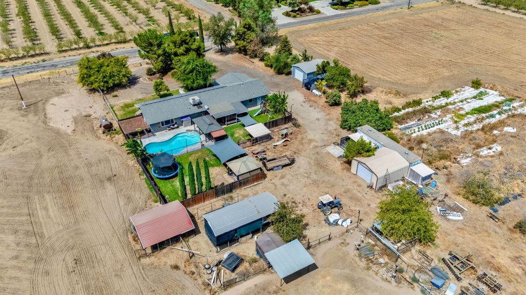 Image 31 of property listing at 24143 Road 15, Chowchilla, CA 93610