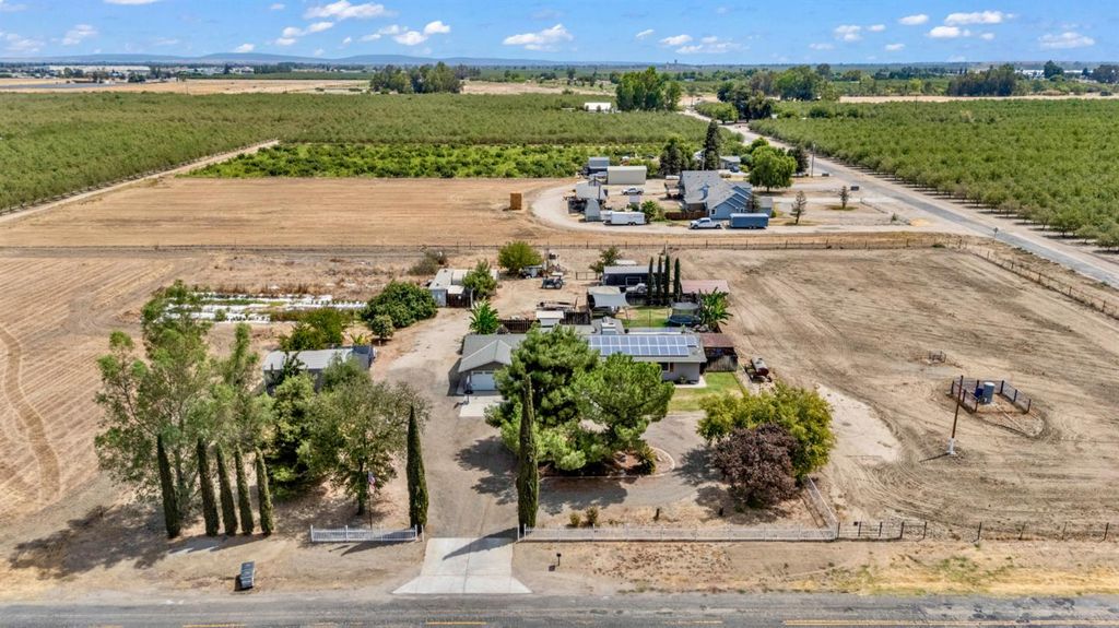 Image 33 of property listing at 24143 Road 15, Chowchilla, CA 93610