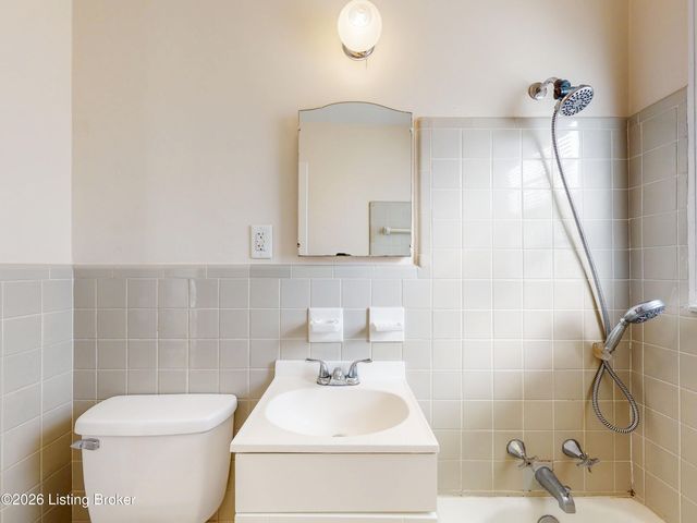 2437 Proctor Knott Dr, Louisville, KY 40218