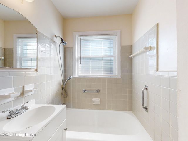 2437 Proctor Knott Dr, Louisville, KY 40218