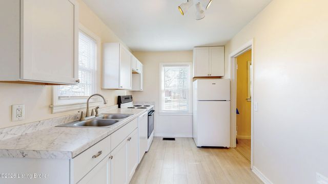 2437 Proctor Knott Dr, Louisville, KY 40218