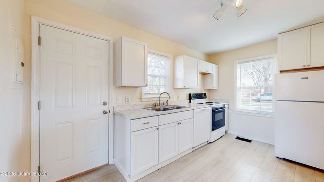 2437 Proctor Knott Dr, Louisville, KY 40218