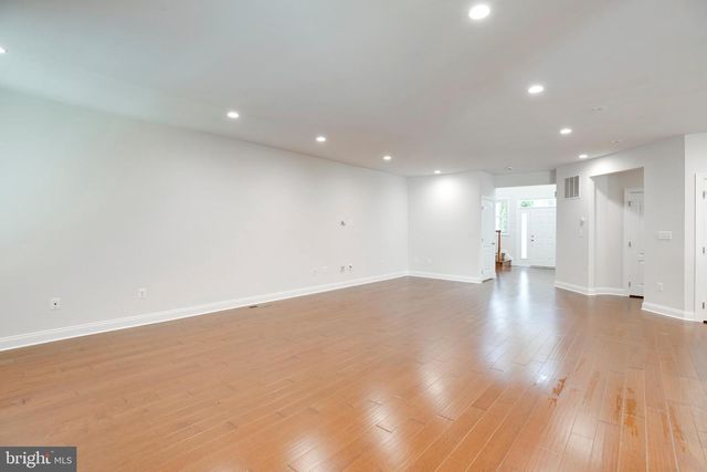 42936 COURTLAND CHASE SQ, Ashburn, VA 20148