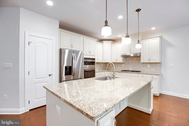 42936 COURTLAND CHASE SQ, Ashburn, VA 20148
