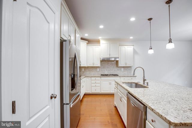 42936 COURTLAND CHASE SQ, Ashburn, VA 20148