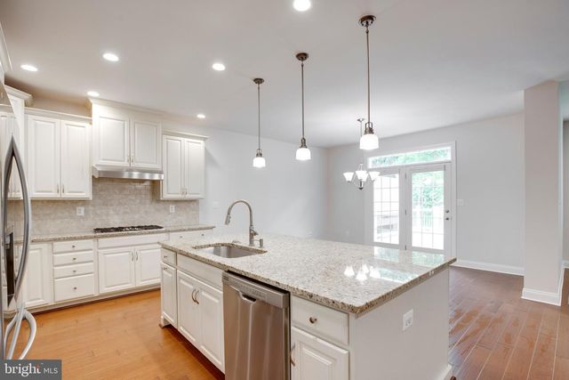 42936 COURTLAND CHASE SQ, Ashburn, VA 20148