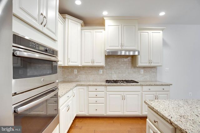 42936 COURTLAND CHASE SQ, Ashburn, VA 20148