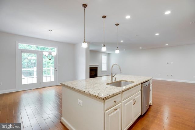 42936 COURTLAND CHASE SQ, Ashburn, VA 20148
