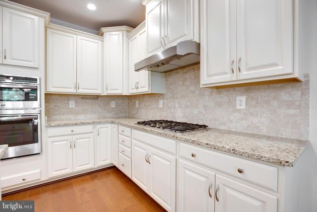 42936 COURTLAND CHASE SQ, Ashburn, VA 20148