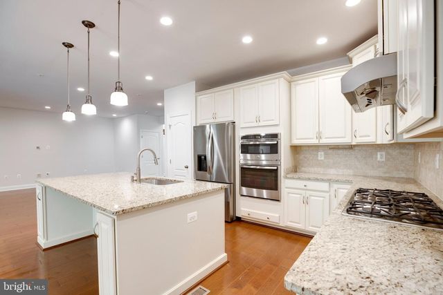 42936 COURTLAND CHASE SQ, Ashburn, VA 20148
