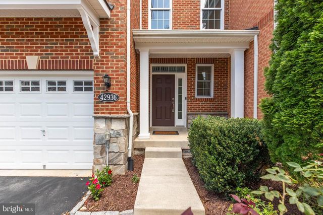 42936 COURTLAND CHASE SQ, Ashburn, VA 20148
