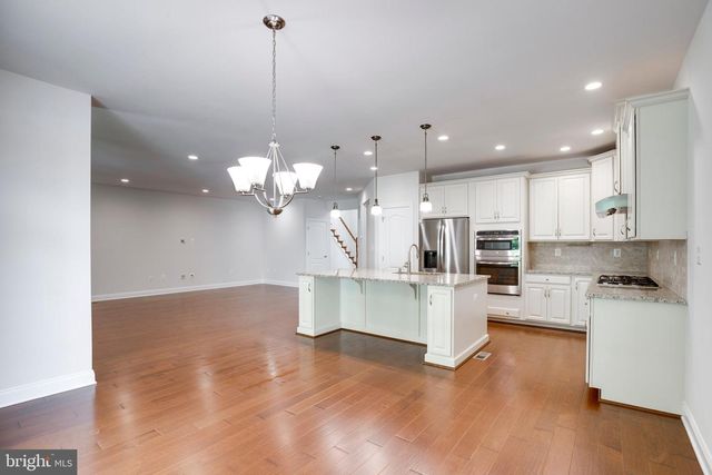 42936 COURTLAND CHASE SQ, Ashburn, VA 20148
