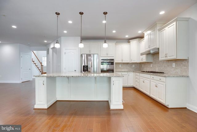 42936 COURTLAND CHASE SQ, Ashburn, VA 20148