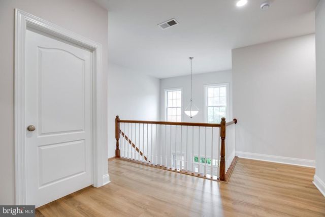 42936 COURTLAND CHASE SQ, Ashburn, VA 20148