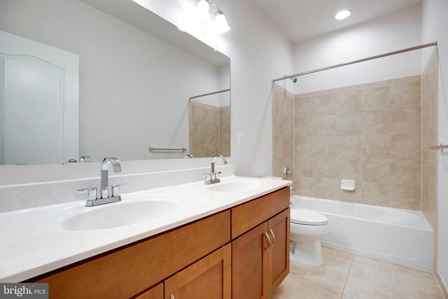 42936 COURTLAND CHASE SQ, Ashburn, VA 20148