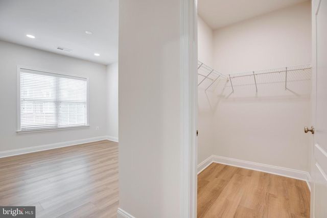 42936 COURTLAND CHASE SQ, Ashburn, VA 20148