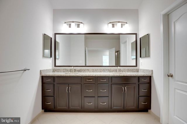 42936 COURTLAND CHASE SQ, Ashburn, VA 20148