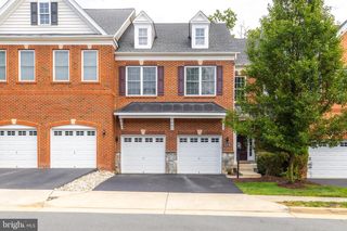 42936 COURTLAND CHASE SQ, Ashburn, VA 20148