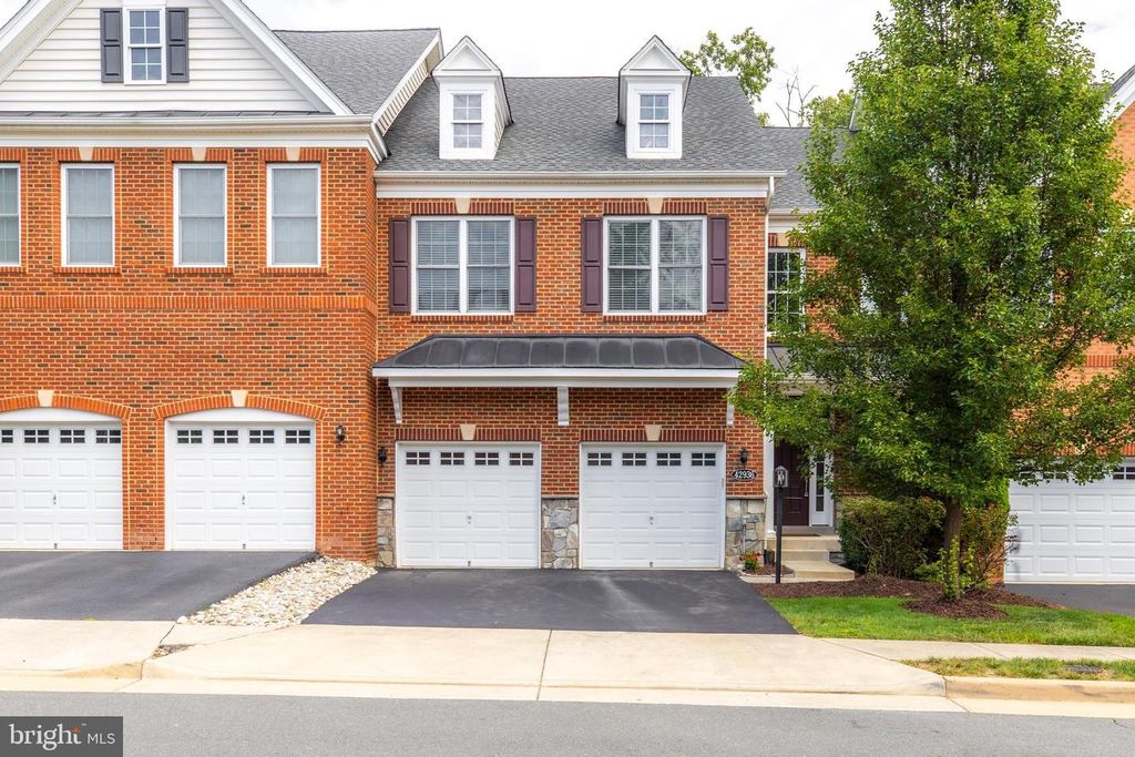 42936 COURTLAND CHASE SQ, Ashburn, VA 20148