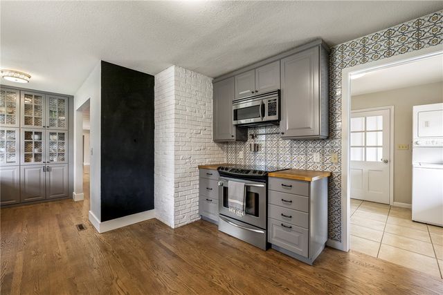 530 W Pecan Street, Rogers, AR 72756
