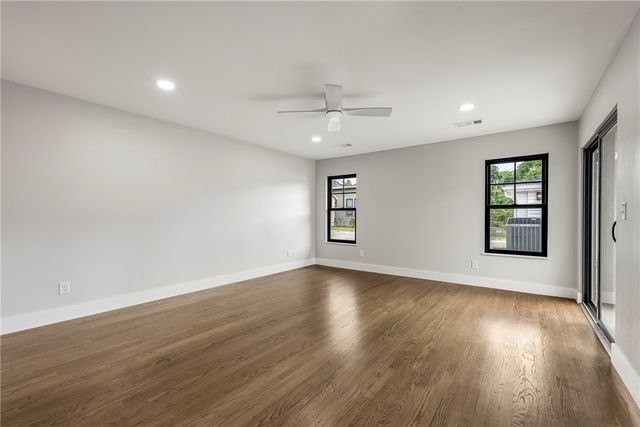 530 W Pecan Street, Rogers, AR 72756