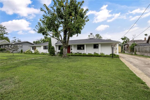 530 W Pecan Street, Rogers, AR 72756