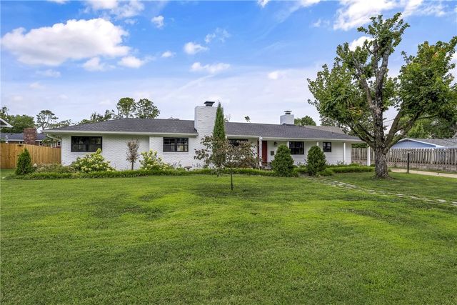 530 W Pecan Street, Rogers, AR 72756