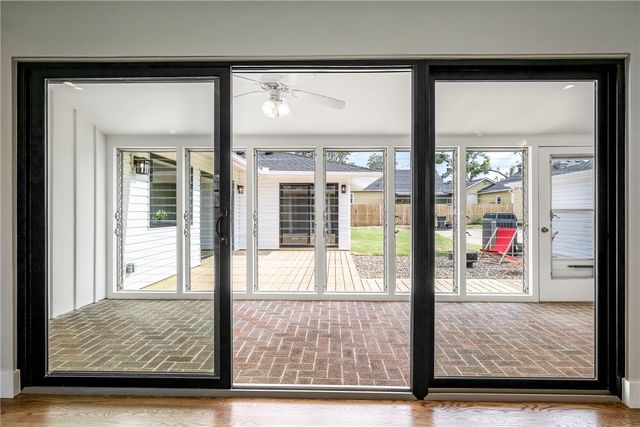 530 W Pecan Street, Rogers, AR 72756