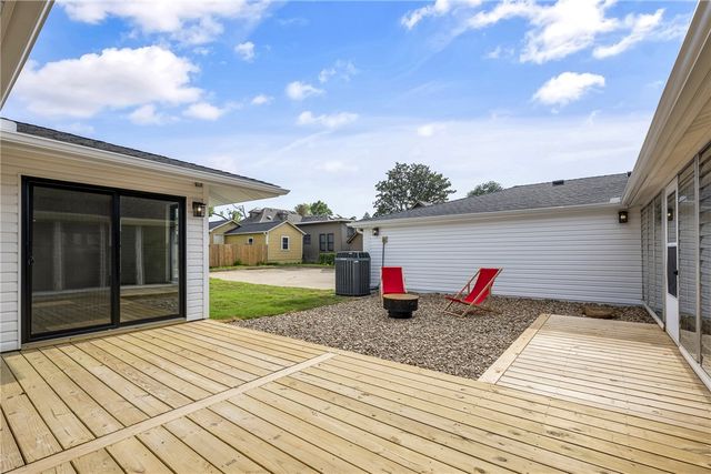 530 W Pecan Street, Rogers, AR 72756