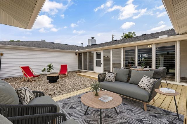 530 W Pecan Street, Rogers, AR 72756