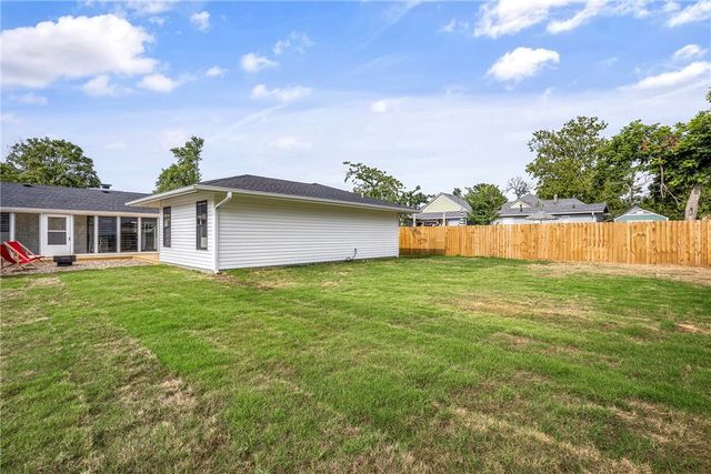 530 W Pecan Street, Rogers, AR 72756