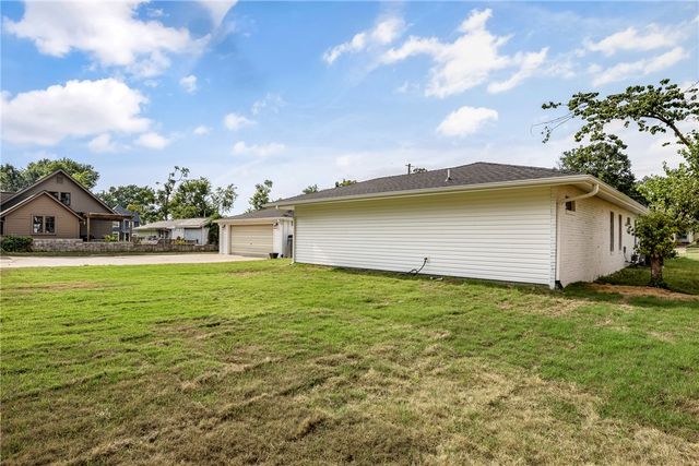530 W Pecan Street, Rogers, AR 72756