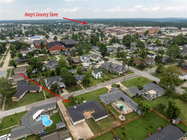 530 W Pecan Street, Rogers, AR 72756