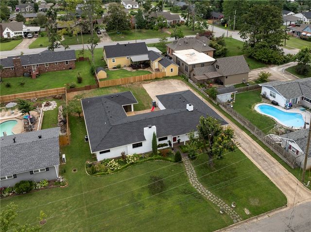 530 W Pecan Street, Rogers, AR 72756