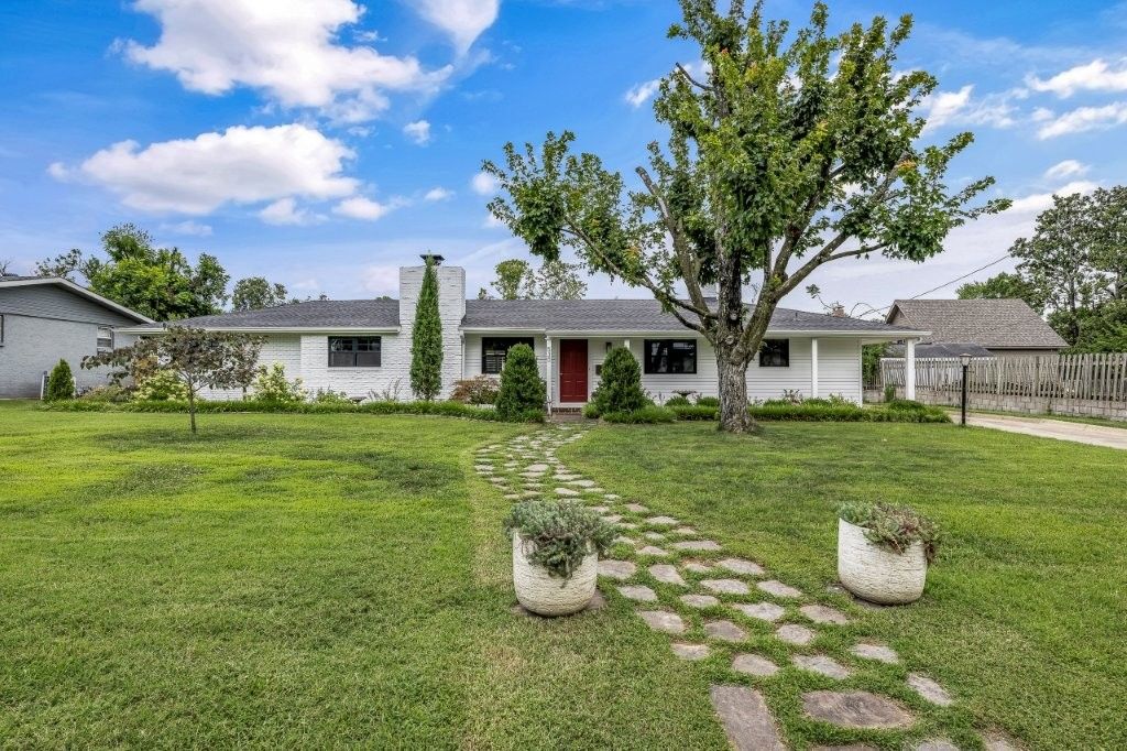 530 W Pecan Street, Rogers, AR 72756