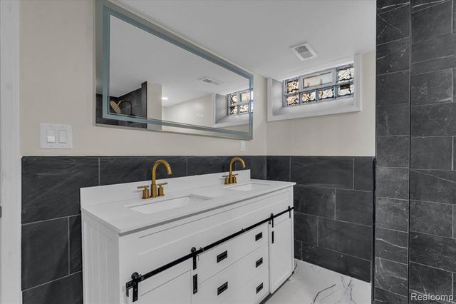 16874 Coyle Street, Detroit, MI 48235