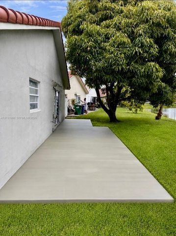 18145 NW 61st Ave, Hialeah, FL 33015