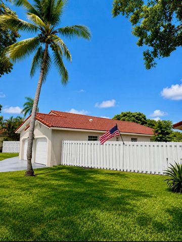 18145 NW 61st Ave, Hialeah, FL 33015