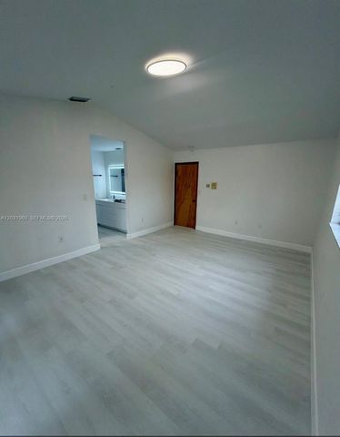 18145 NW 61st Ave, Hialeah, FL 33015