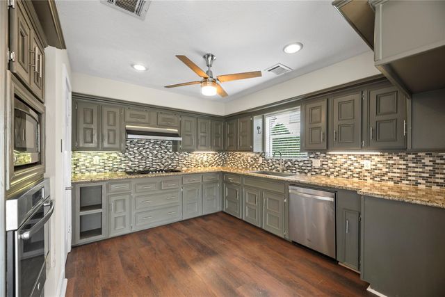 12218 Moorcreek Drive, Houston, TX 77070