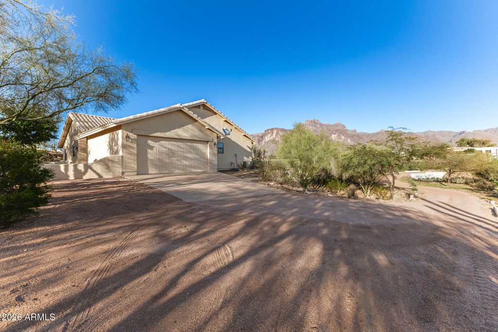 368 N Mountain View Road, Apache Junction, AZ 85119