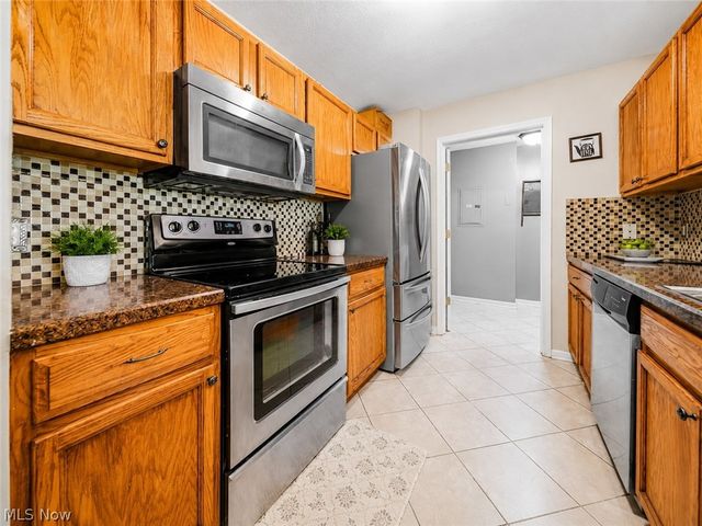 3371 Lenox Village 155, Fairlawn, OH 44333