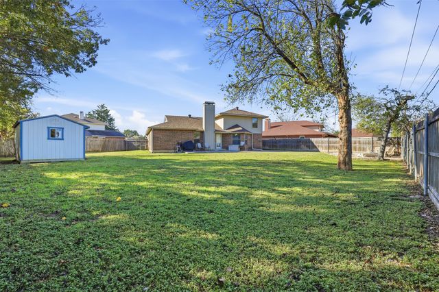 7112 Brookdale Court, Watauga, TX 76148