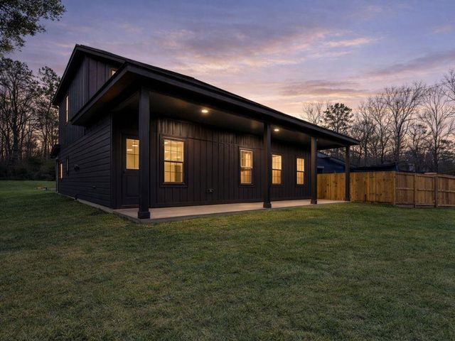 104 County Rd 2278, Cleveland, TX 77327