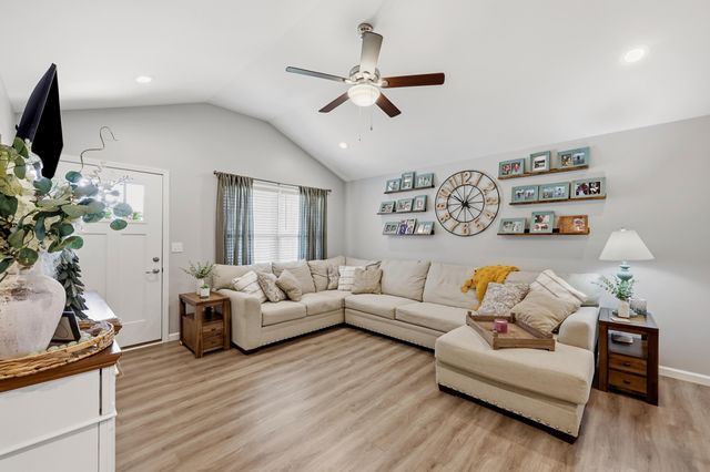 441 Middle Creek Way, Berea, KY 40403